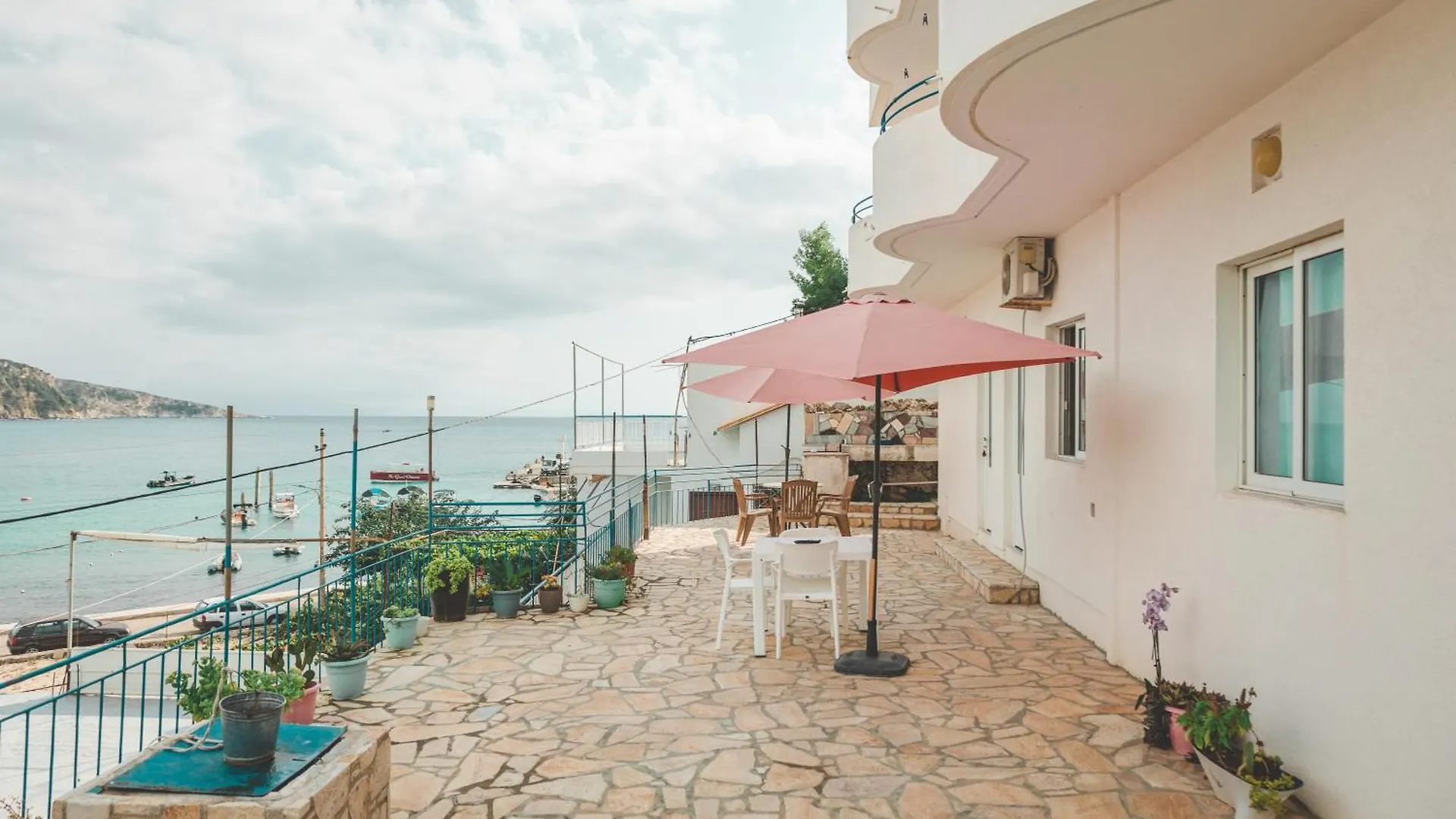 Beachfront Apartment Himarë Albanien