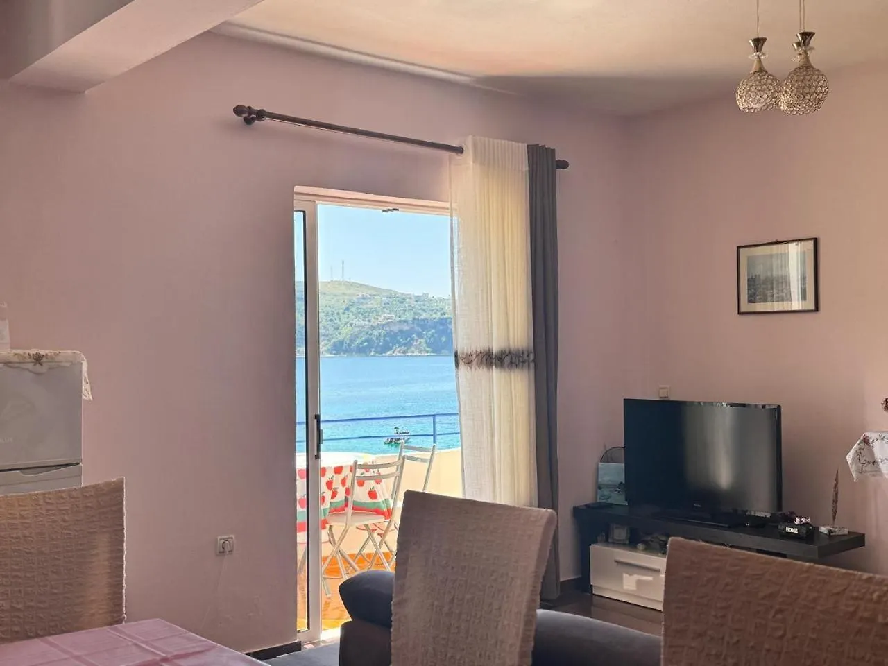 Beachfront Apartment Himarë