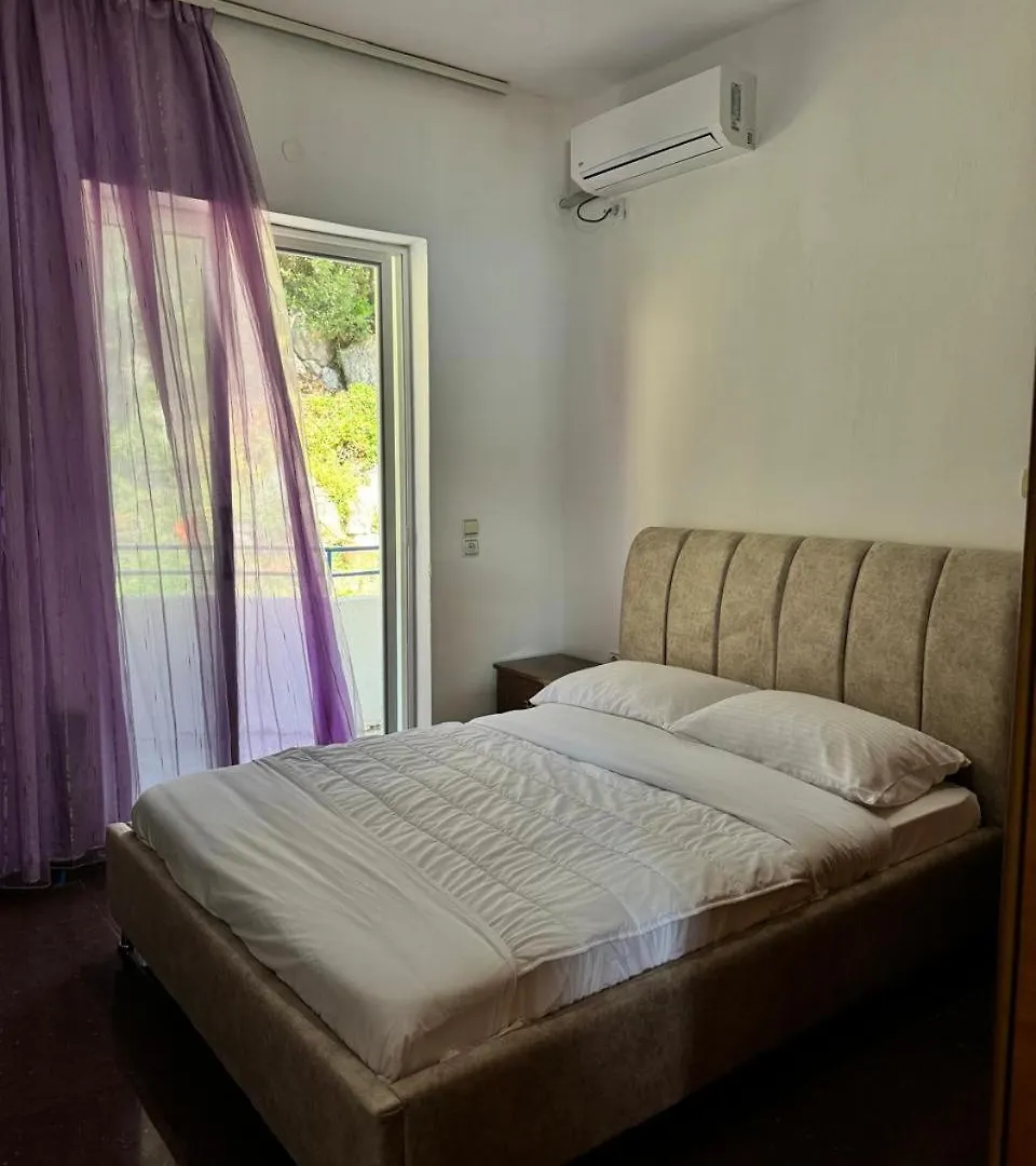 Beachfront Apartment Himarë