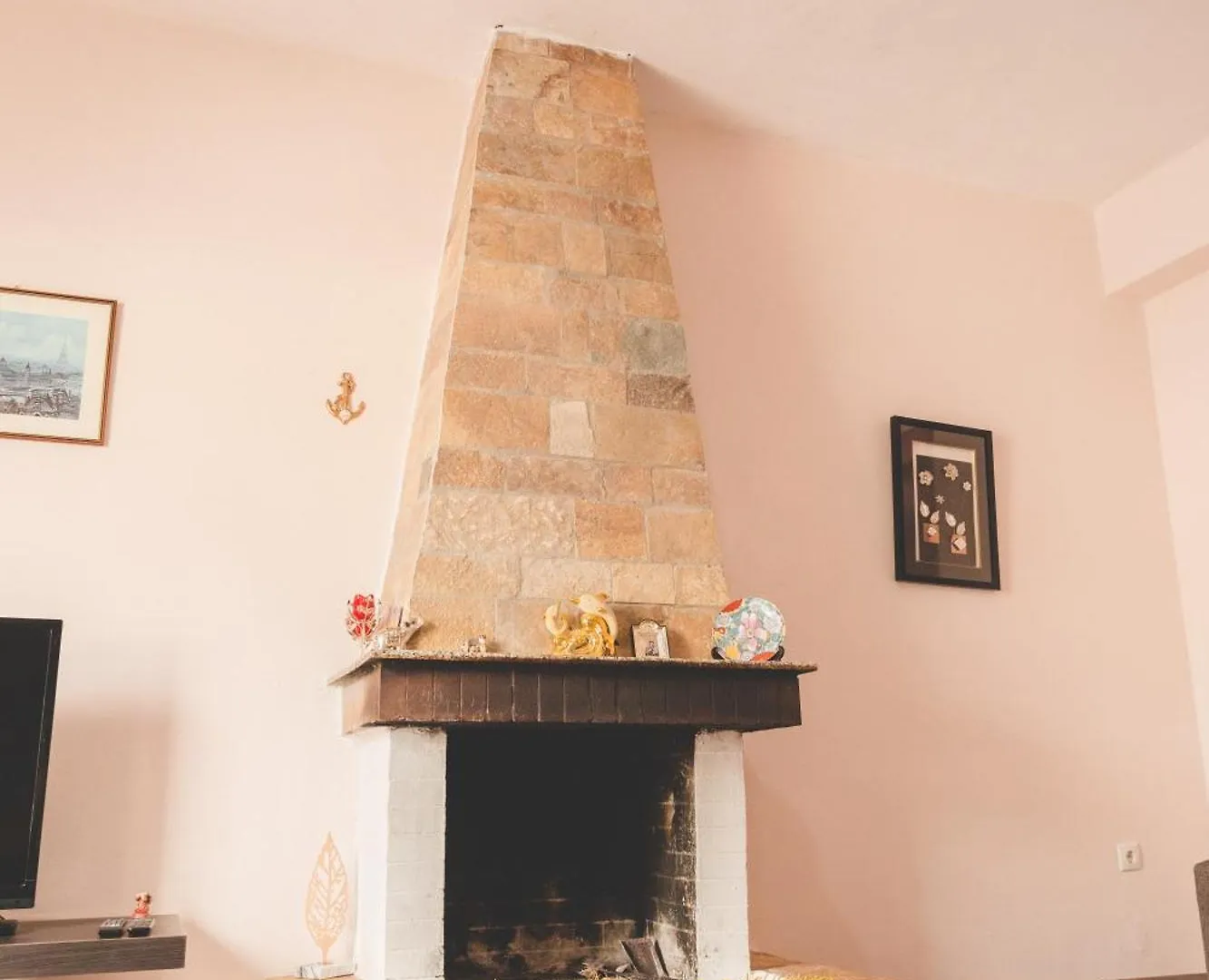 Beachfront Apartment Himare