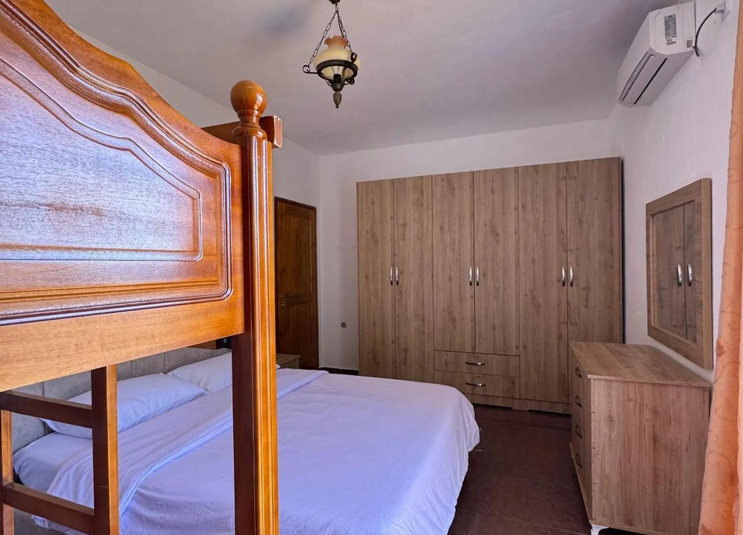 Beachfront Apartment Himare 0*,